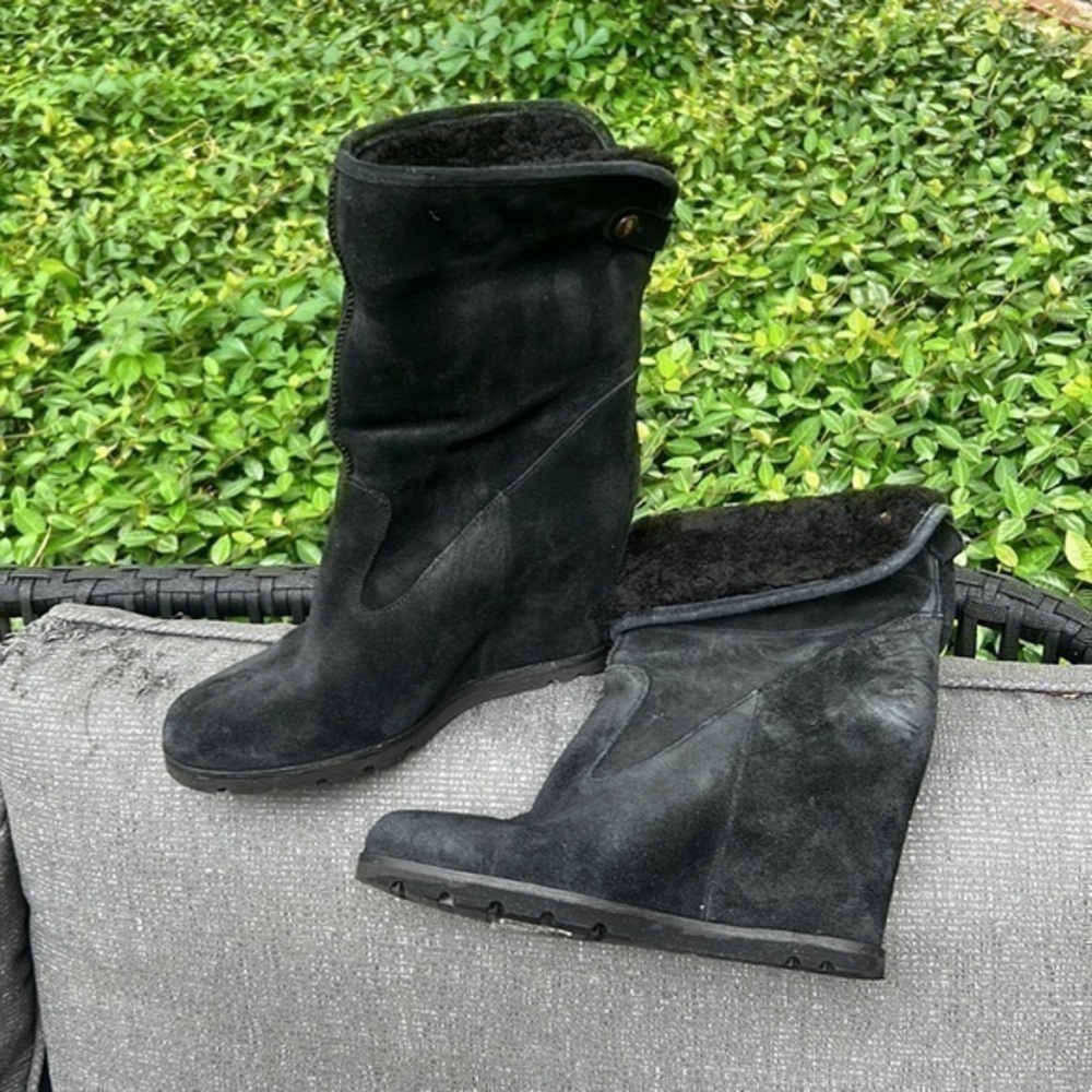 ▶️ UGG ◀️ Australia Kyra Genuine Shearling Wedge
